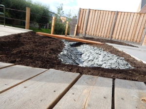 Moderne-tuin-beton-terras-woonbeton-betonvloer-polybeton-gepolierd-1