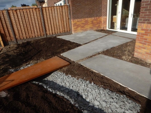 Moderne-tuin-beton-terras-woonbeton-betonvloer-polybeton-gepolierd-8
